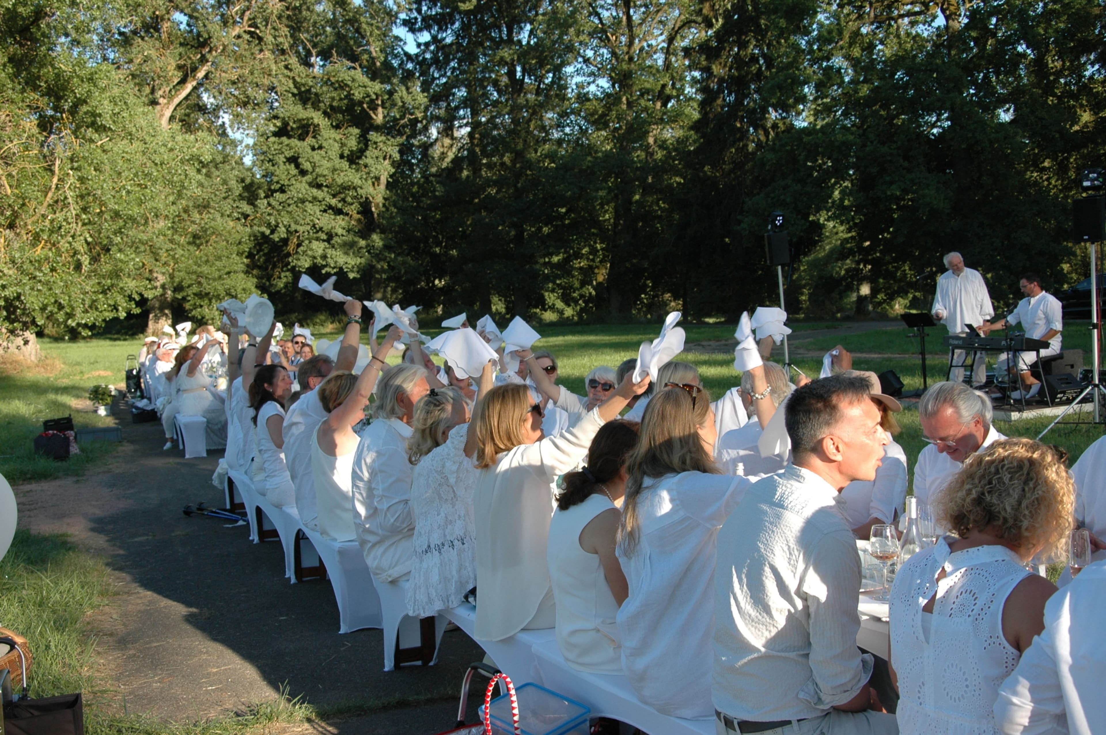 Dîner en blanc 2025: Weißes Picknick im Schlosspark