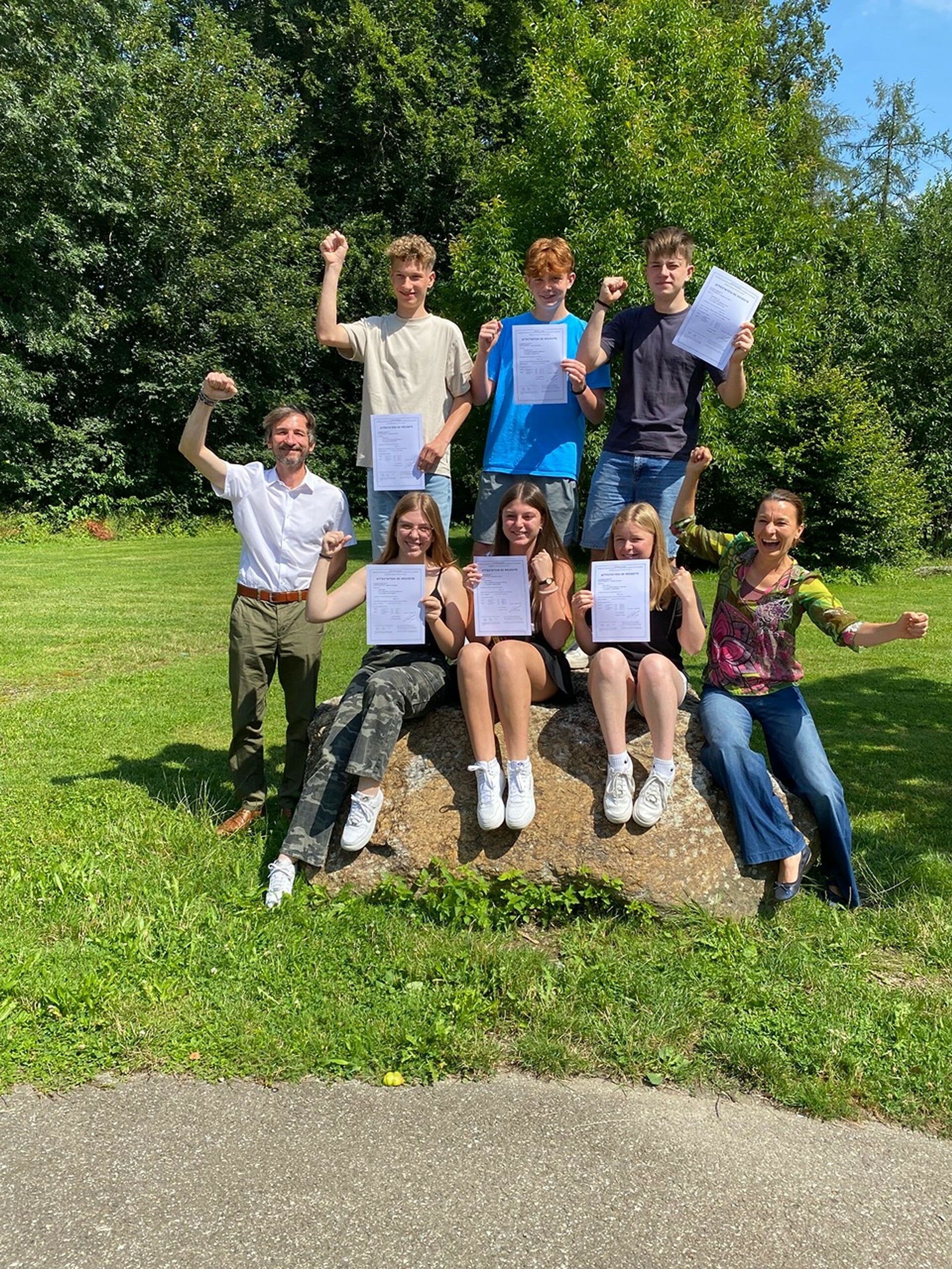 Erfolgreiche Absolventen: Realschüler glänzen mit DELF-Zertifikat