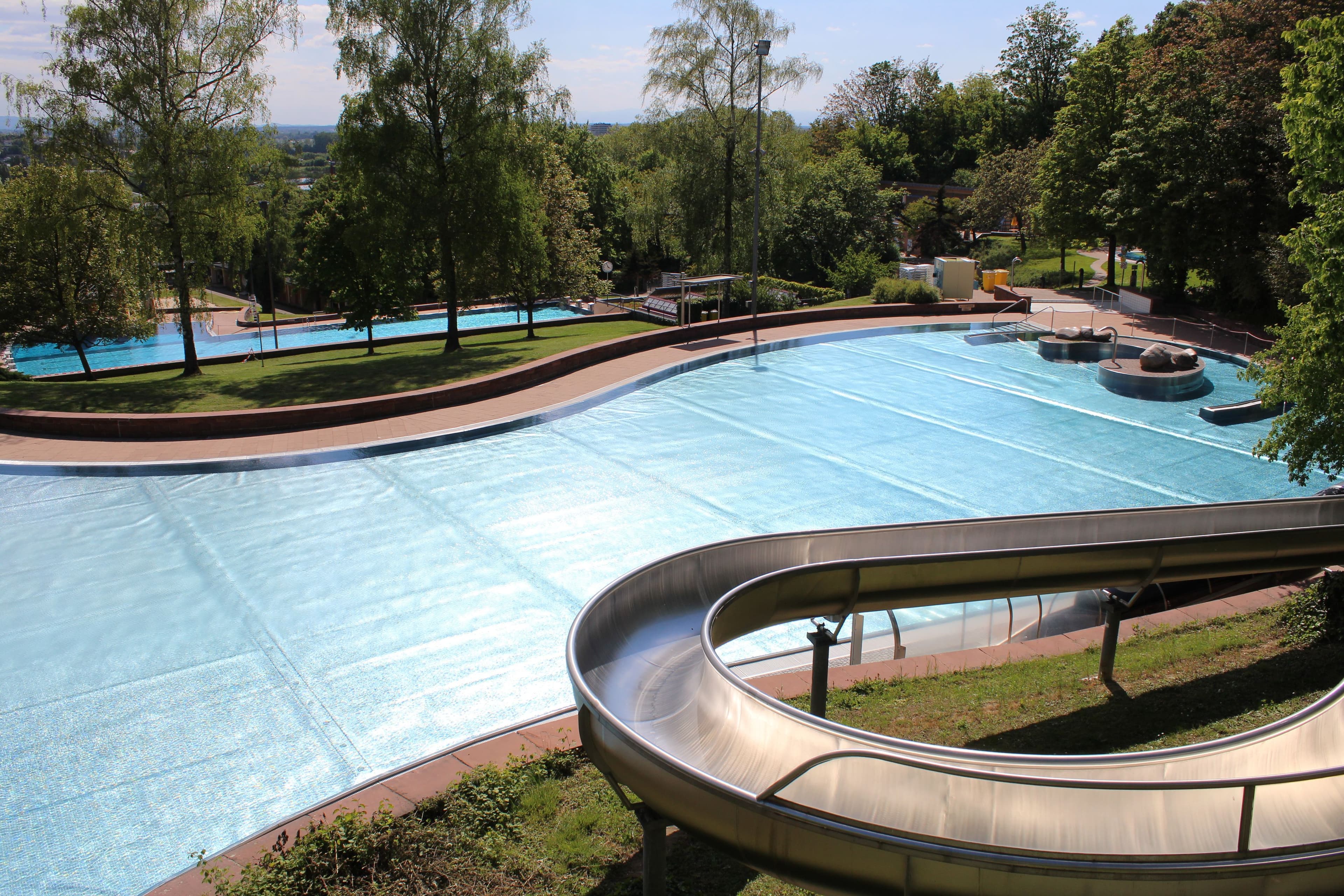 Erstes Hundebaden im Terrassenbad Lahr
