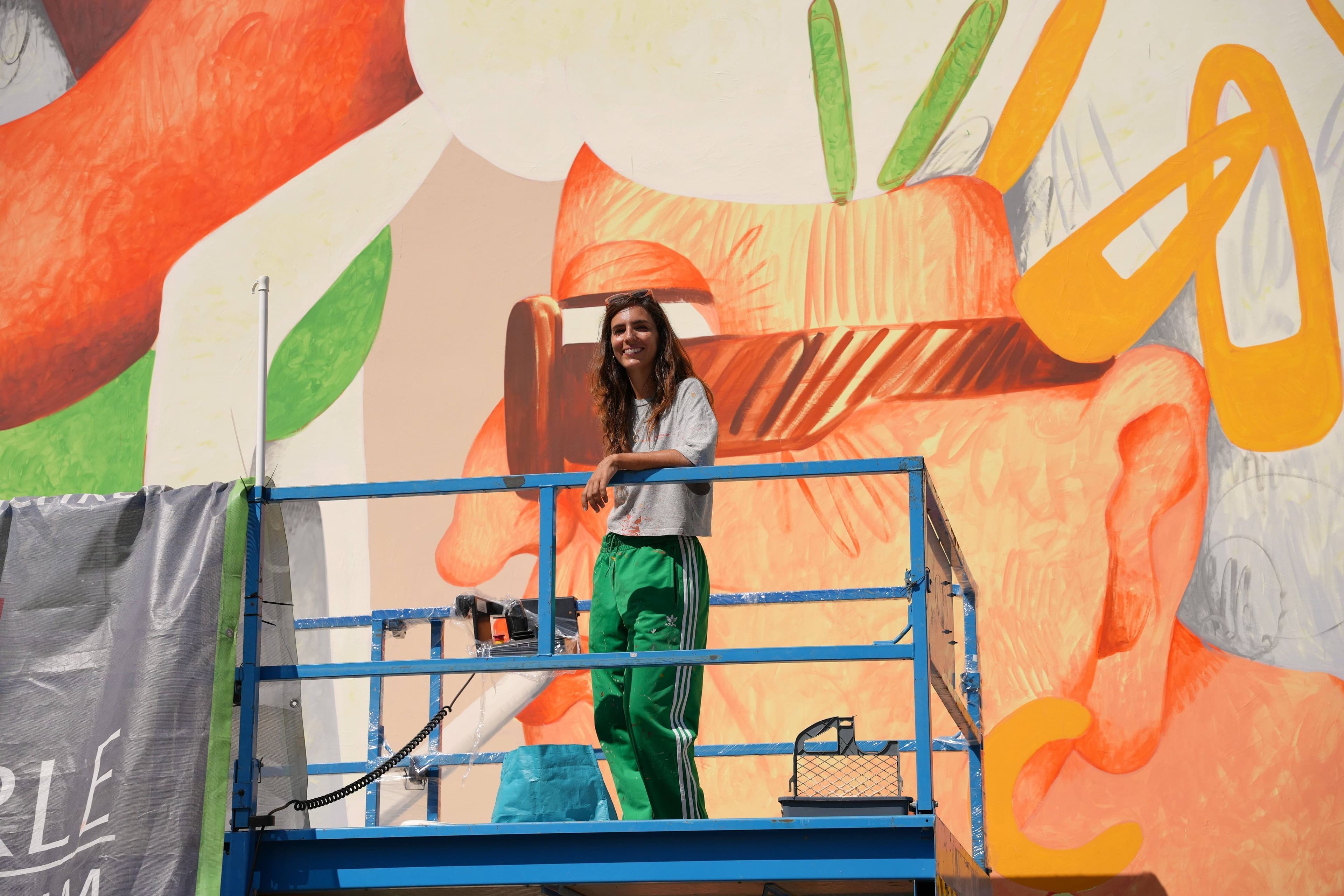 Fassade wird zur Leinwand: Marina Capdevila in Pforzheim