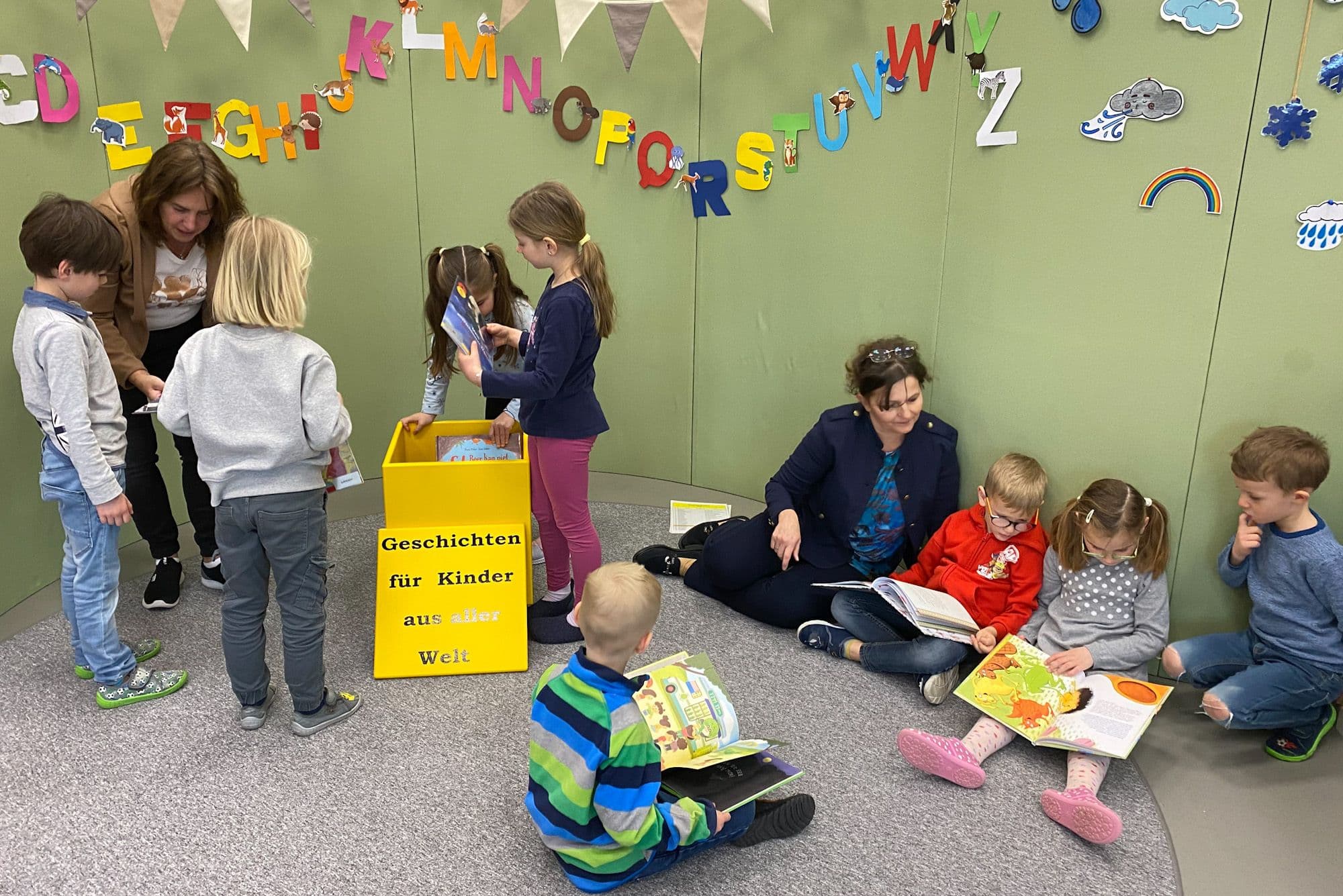 Fenster zur Welt: Internationale Bücherkiste begeistert Crailsheimer Kinder
