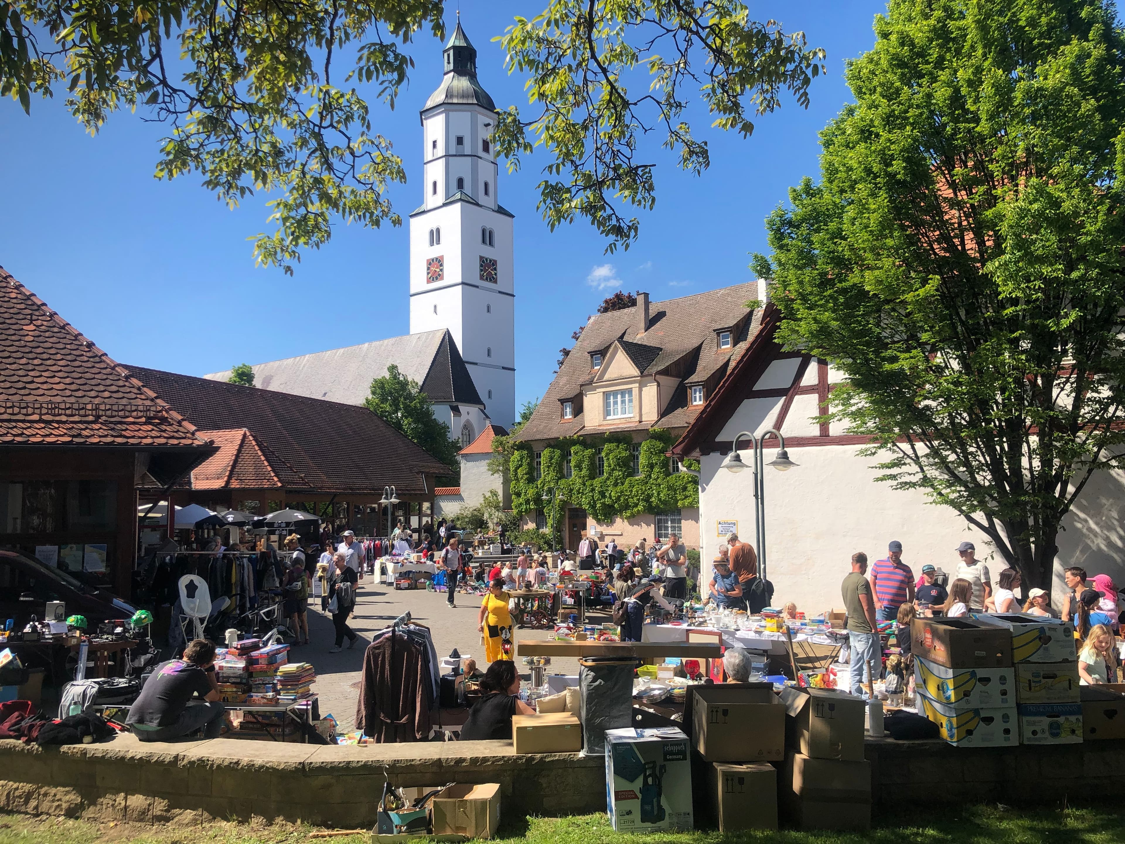 Flohmarkt und Verkaufsoffener Sonntag in Langenau