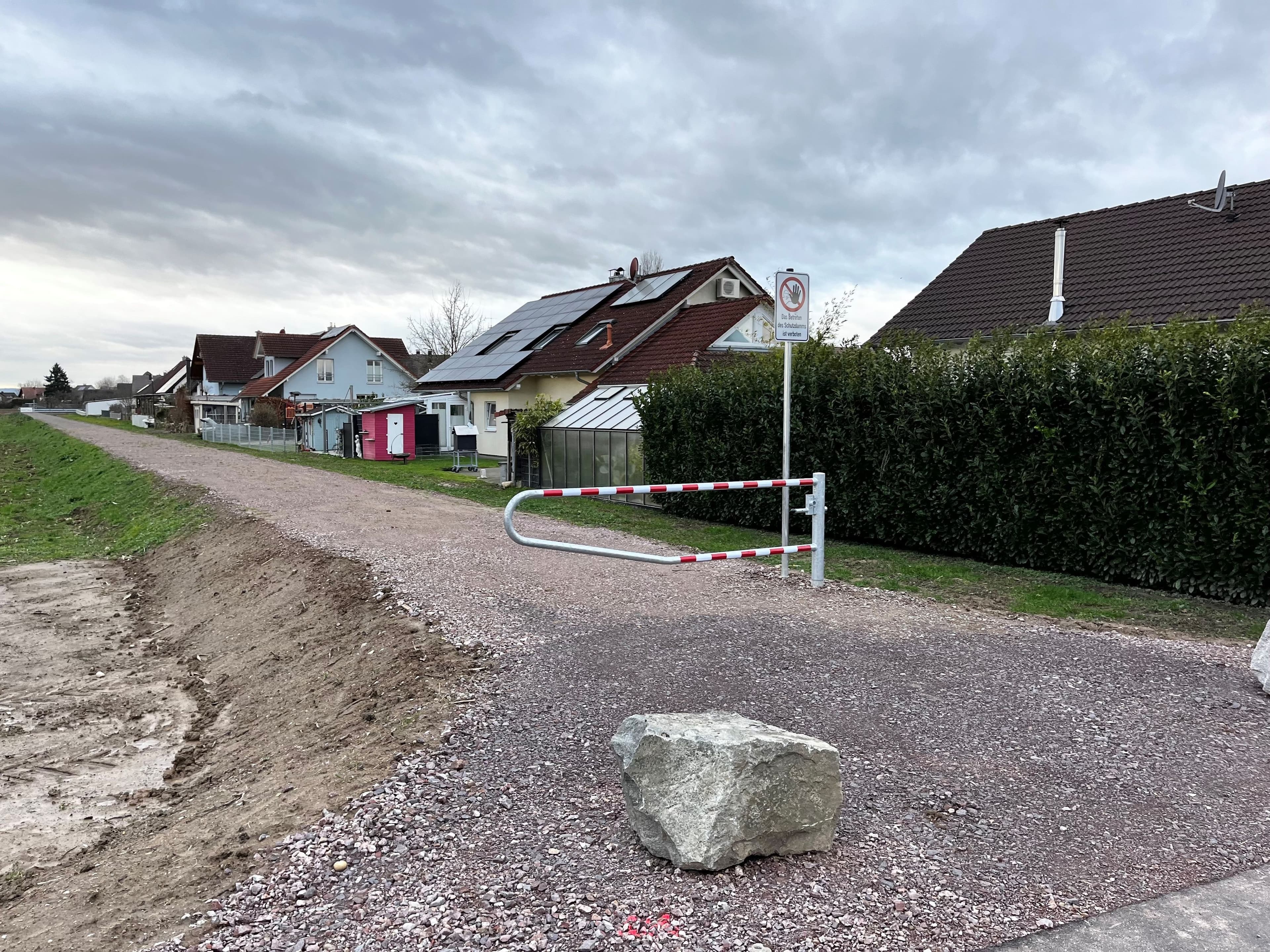 Hochwasserschutz für Orschweier: Damm endlich fertig!