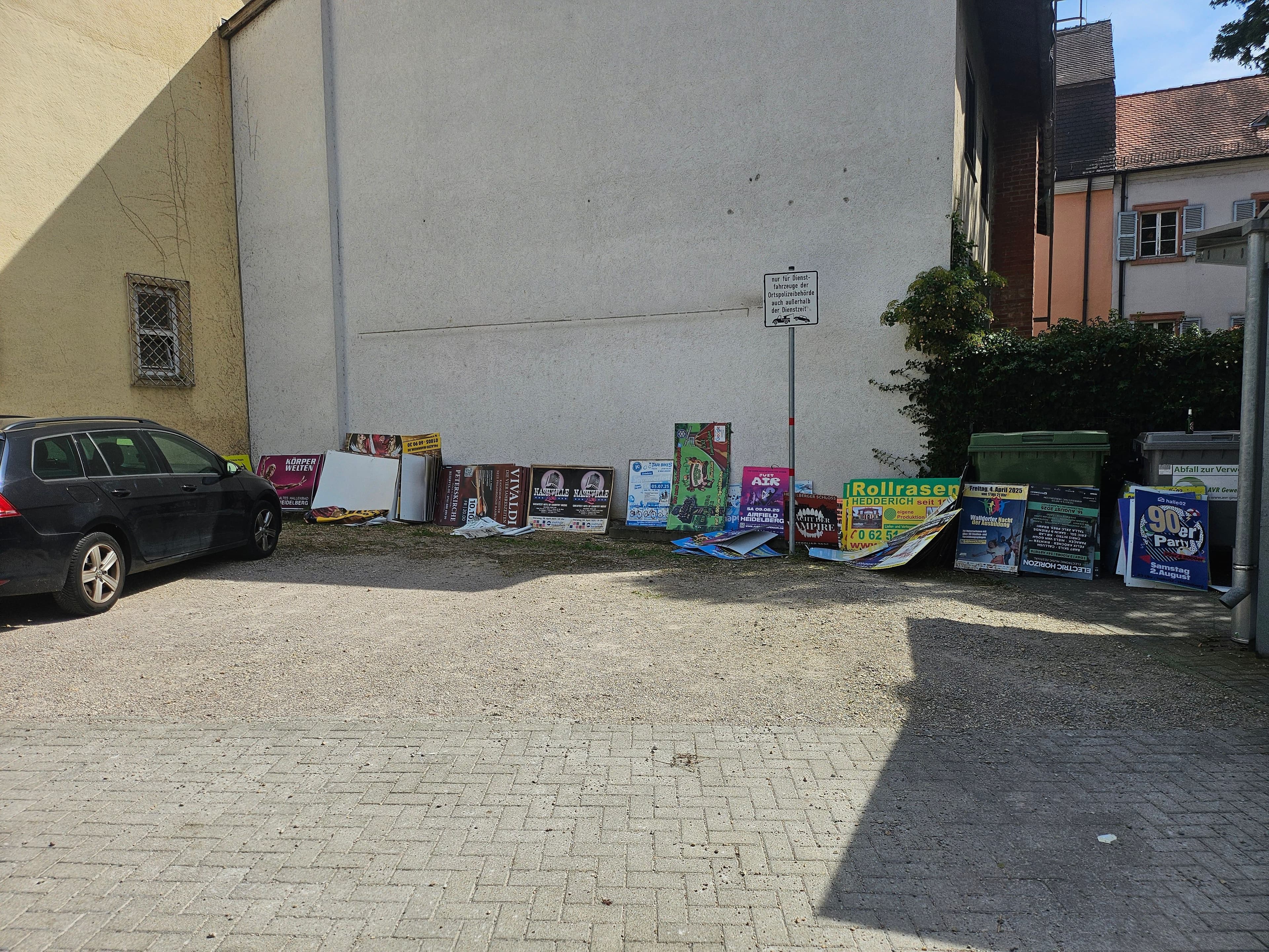 Illegale Plakate in Schwetzingen: Stadt greift durch