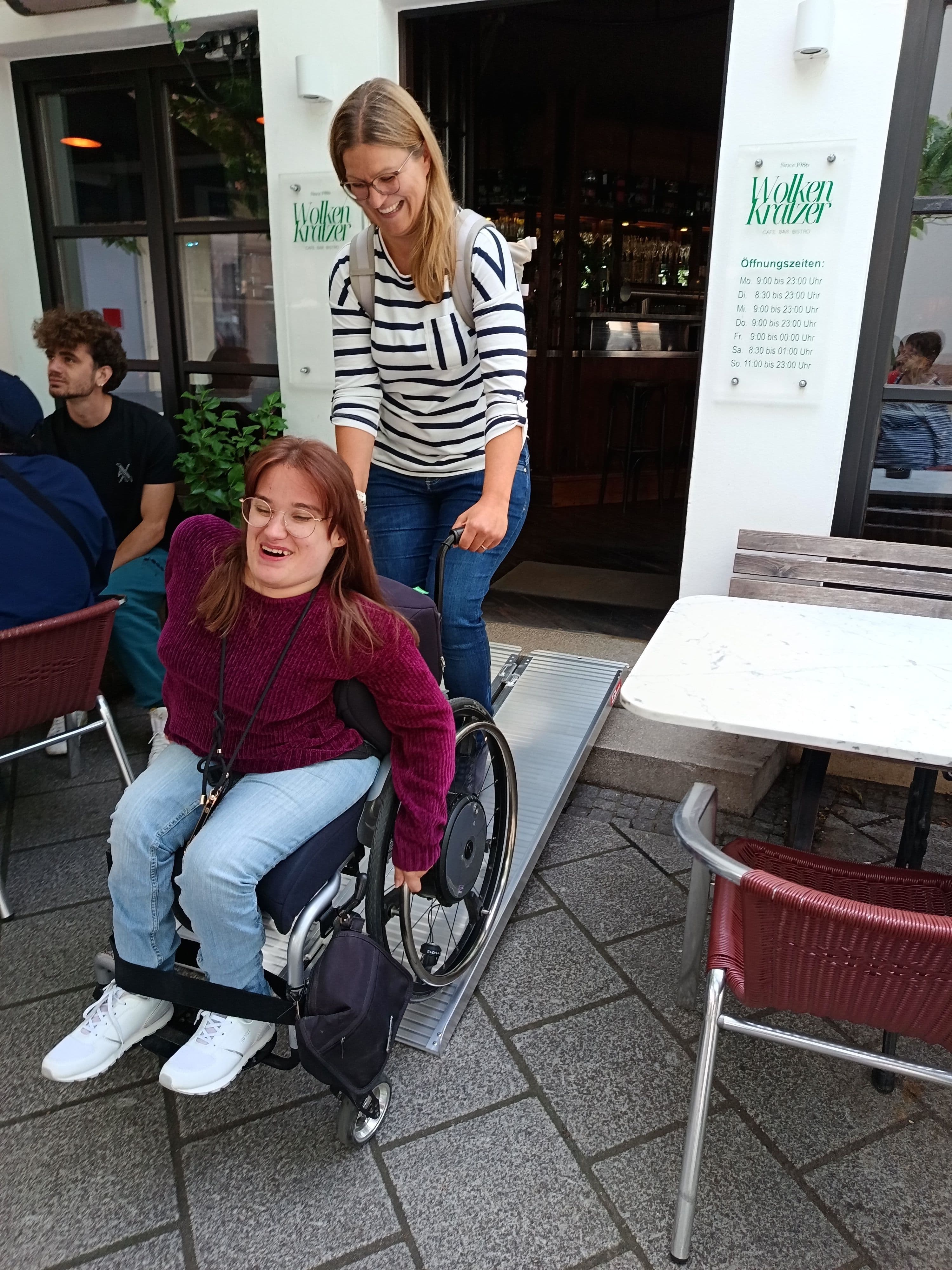 Neue Rollstuhlrampe erleichtert den Zugang in Lahr