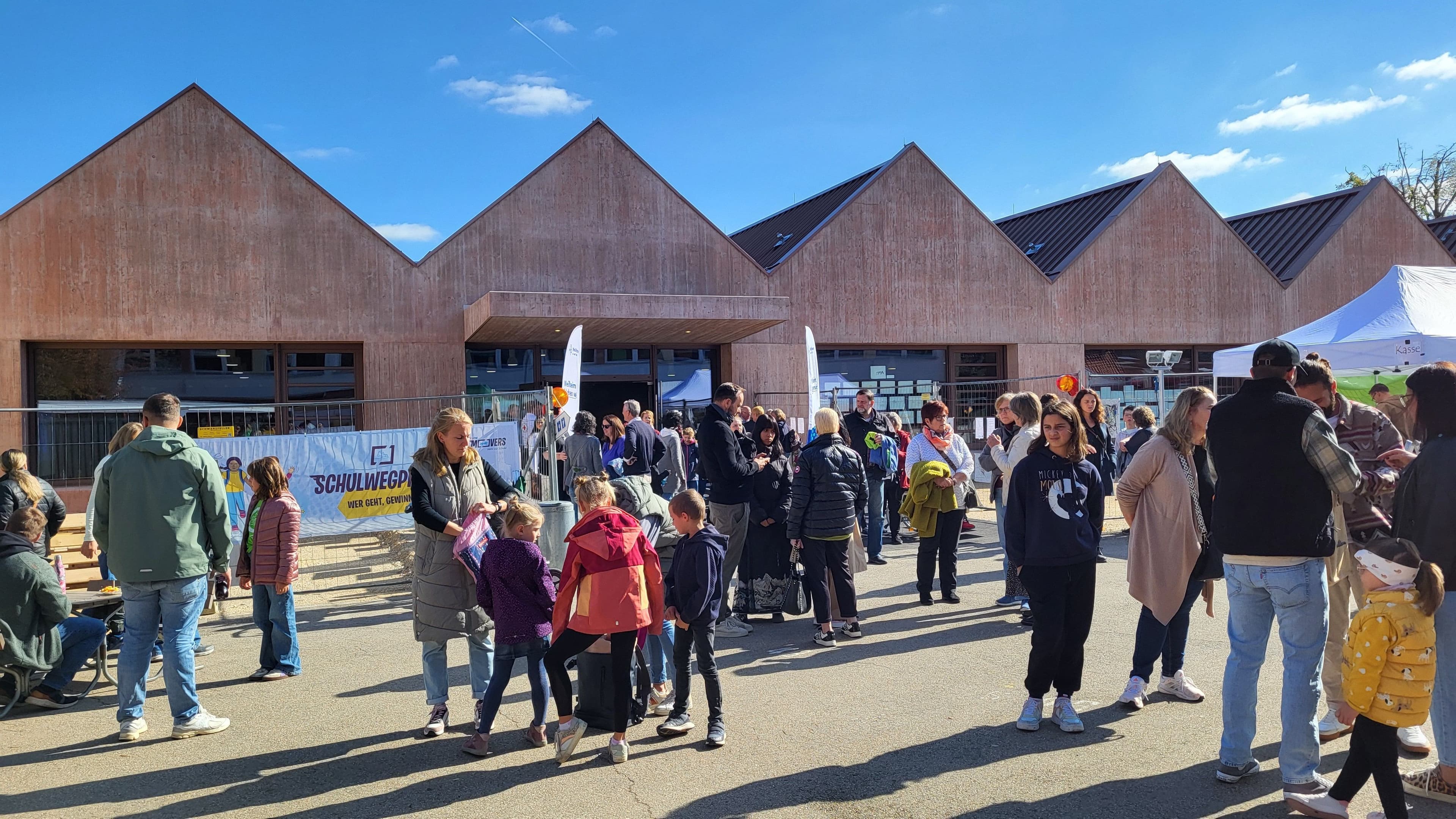 Neue Turnhalle in Weilheim eröffnet