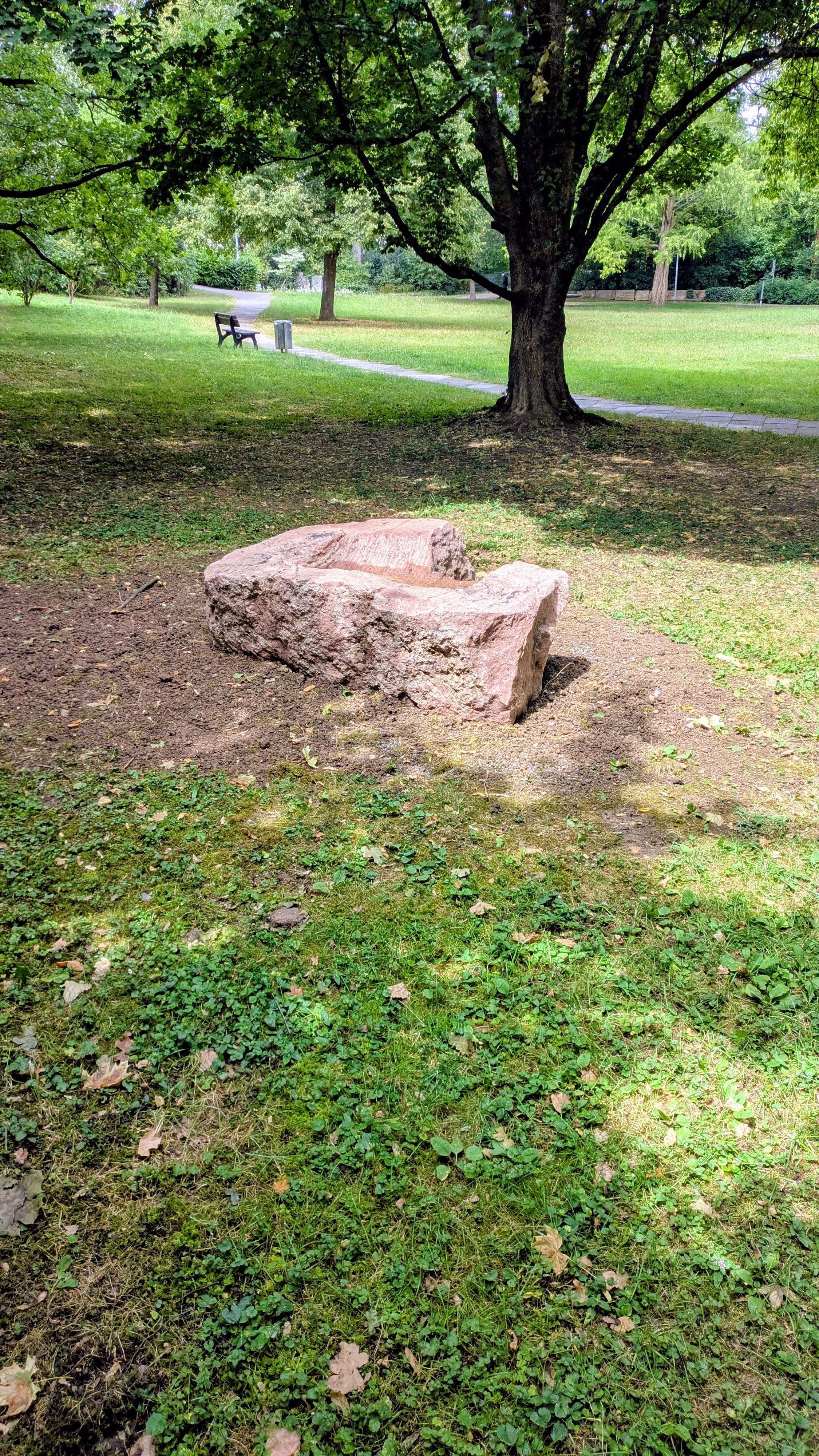 Neue Vogeltränke belebt Hohenstaufenpark