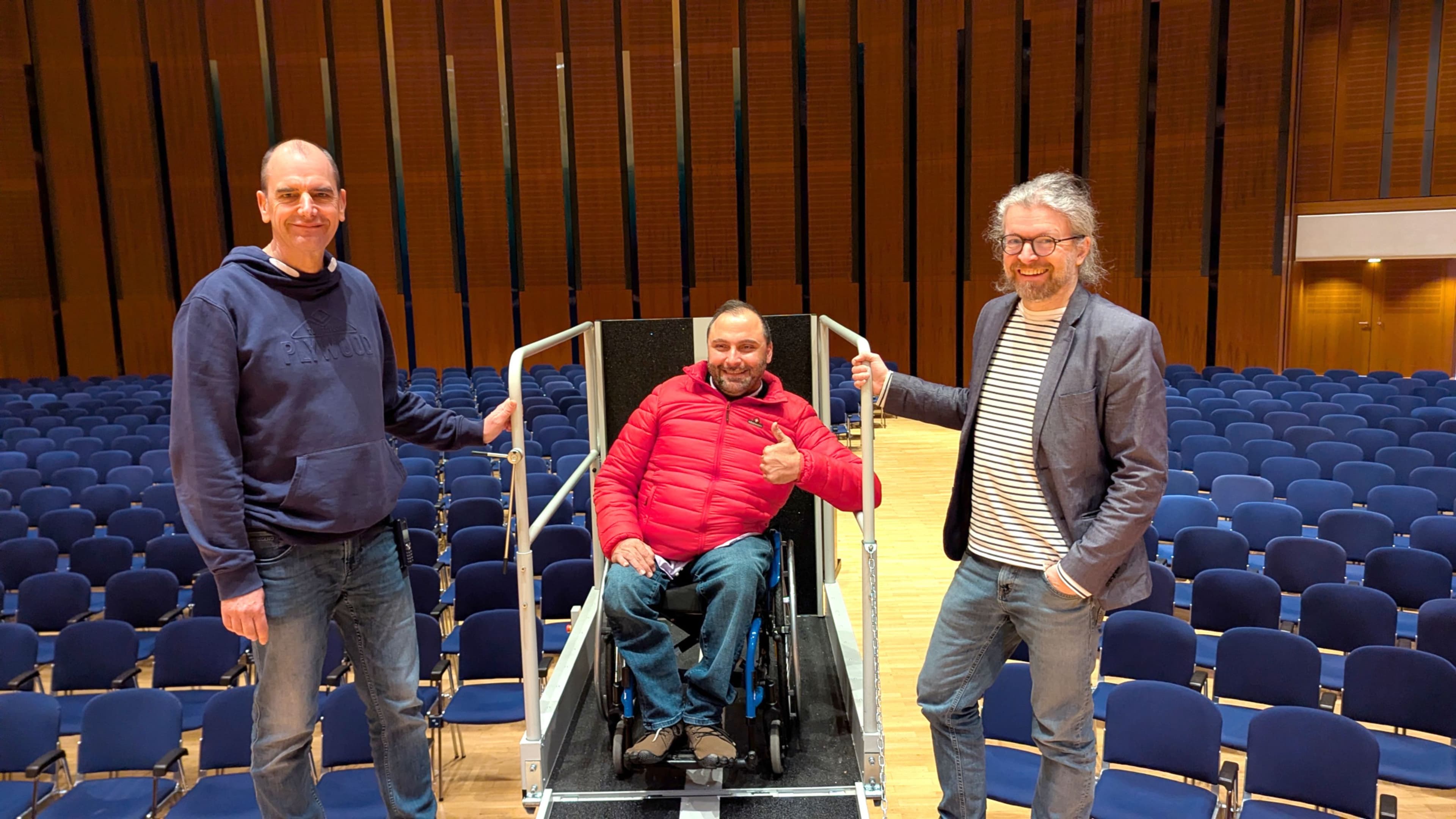 Neuer Bühnenlift im CCP Pforzheim erleichtert Barrierefreiheit