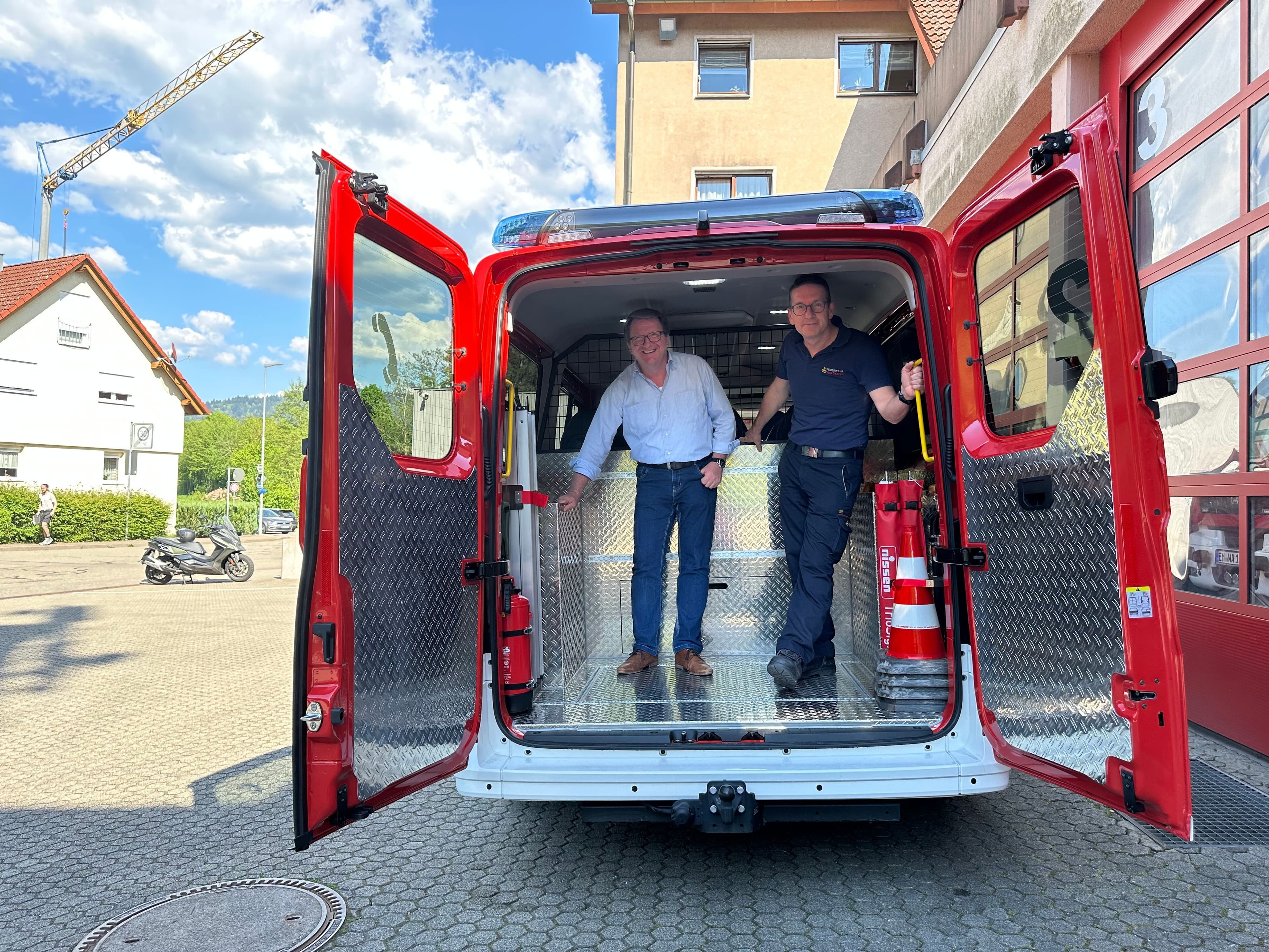 Neuer Mannschaftstransportwagen für Feuerwehr Waldkirch