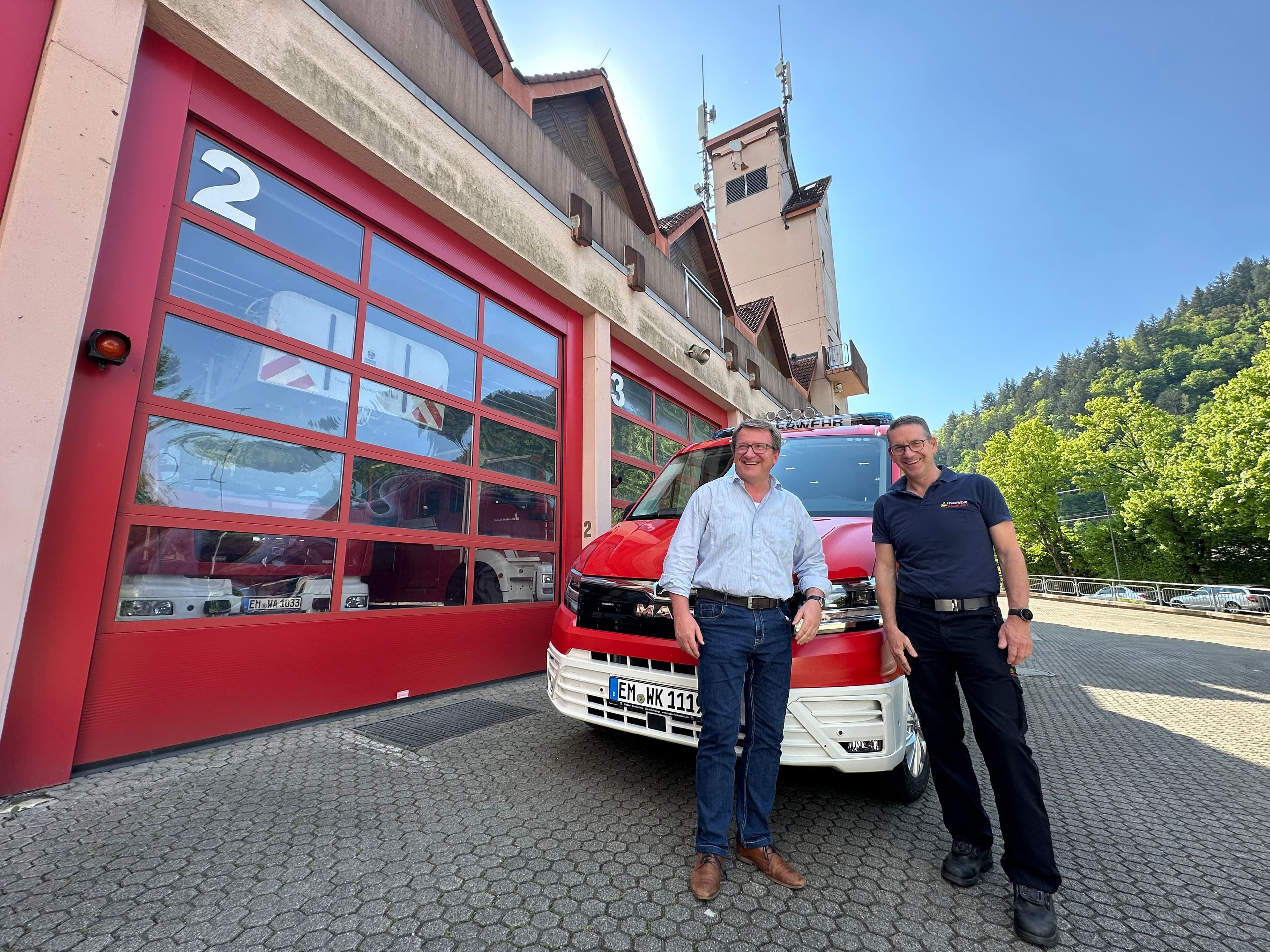 Neuer Mannschaftstransportwagen für Feuerwehr Waldkirch