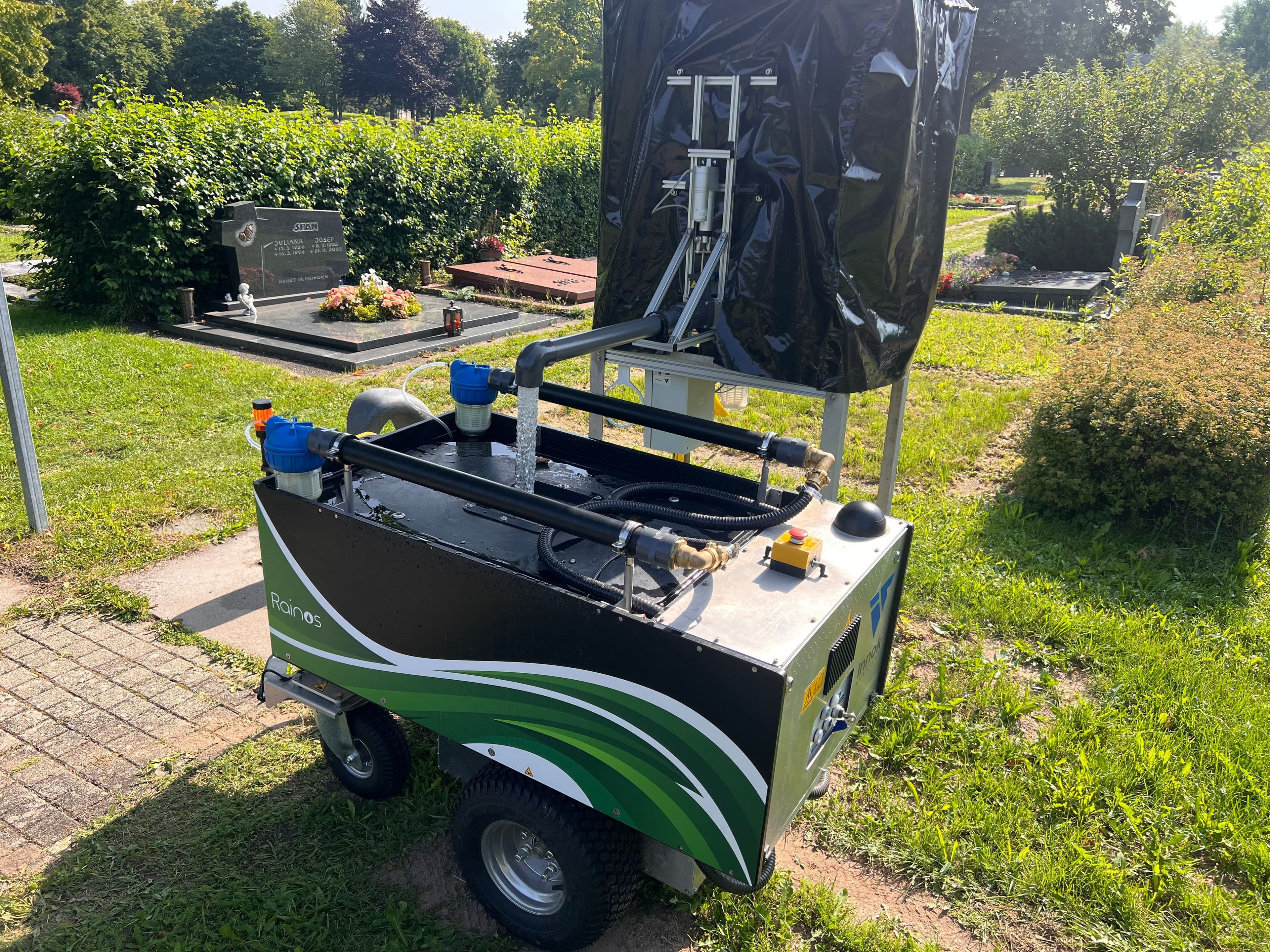 Roboter übernimmt Bewässerung auf Crailsheimer Friedhof