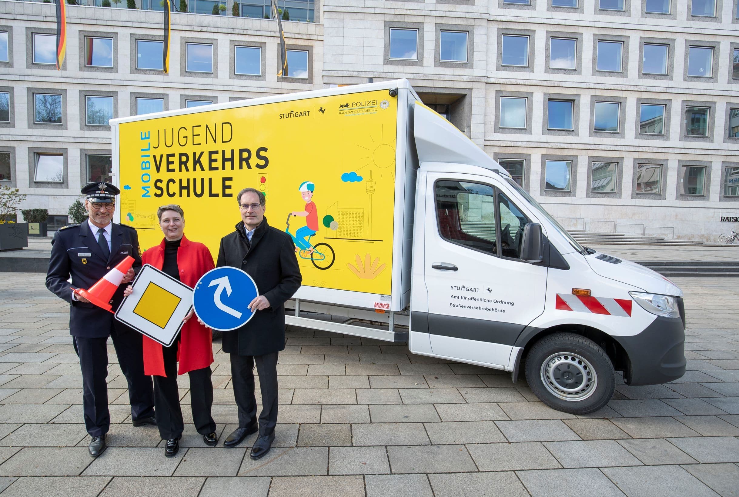Sicher unterwegs: Neue mobile Jugendverkehrsschule in Stuttgart gestartet