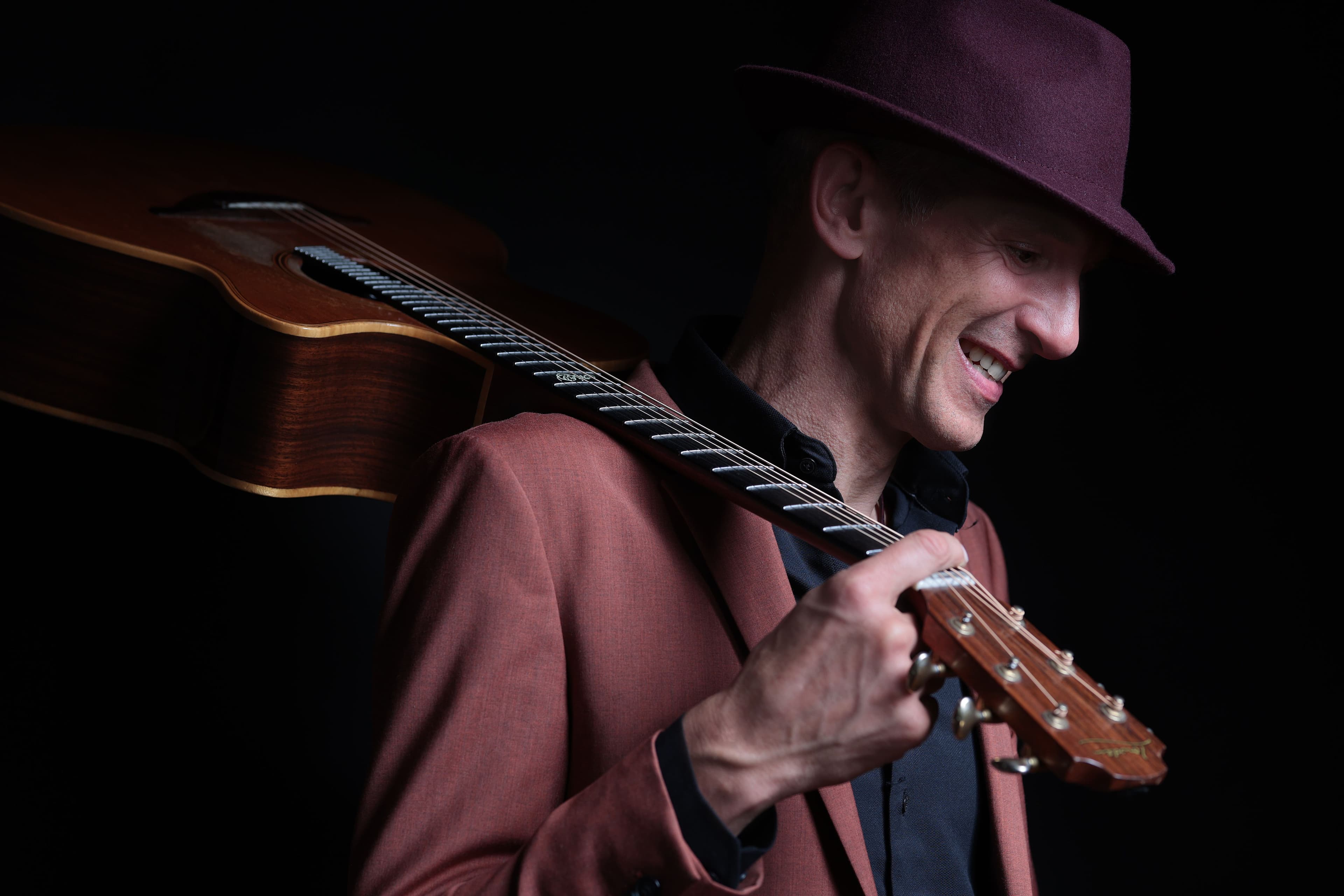 Sommerliche Klänge: Matthias Waßer live auf der MuseumsBar