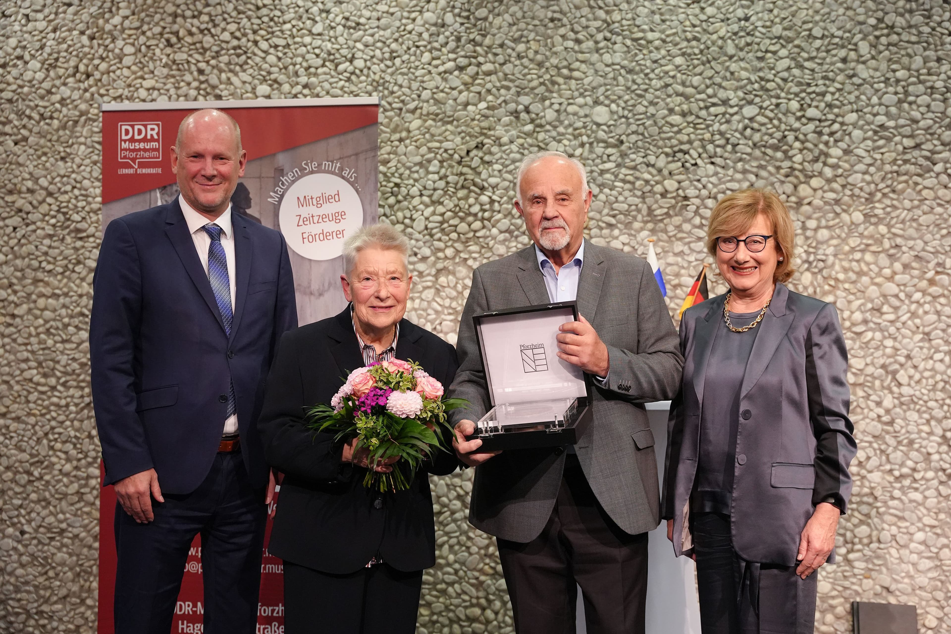 Volker Römer erhält Portusmedaille in Pforzheim