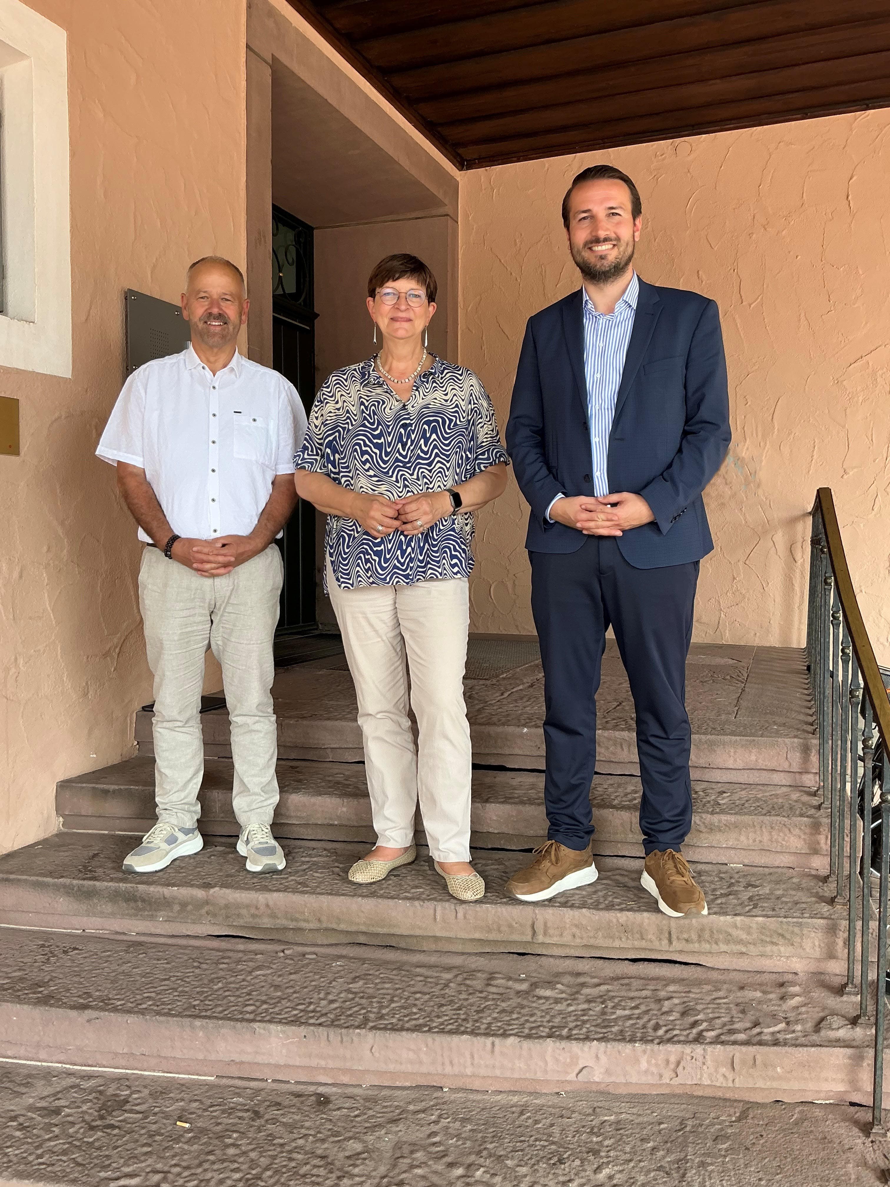 Bürgermeister Wolfgang Fahrner, Saskia Esken und Oberbürgermeister Adrian Sonder im Gespräch
