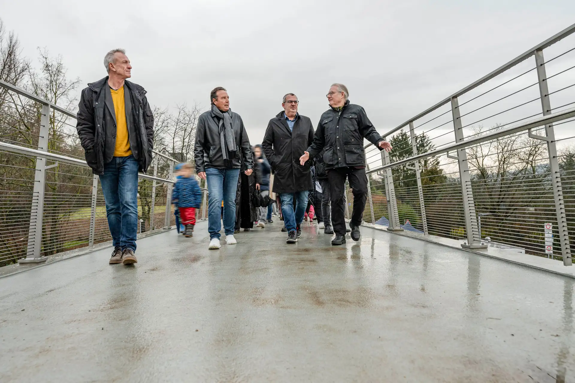 Neuer Steg verbindet Stadtteile: Ein Meilenstein für urbane Entwicklung
