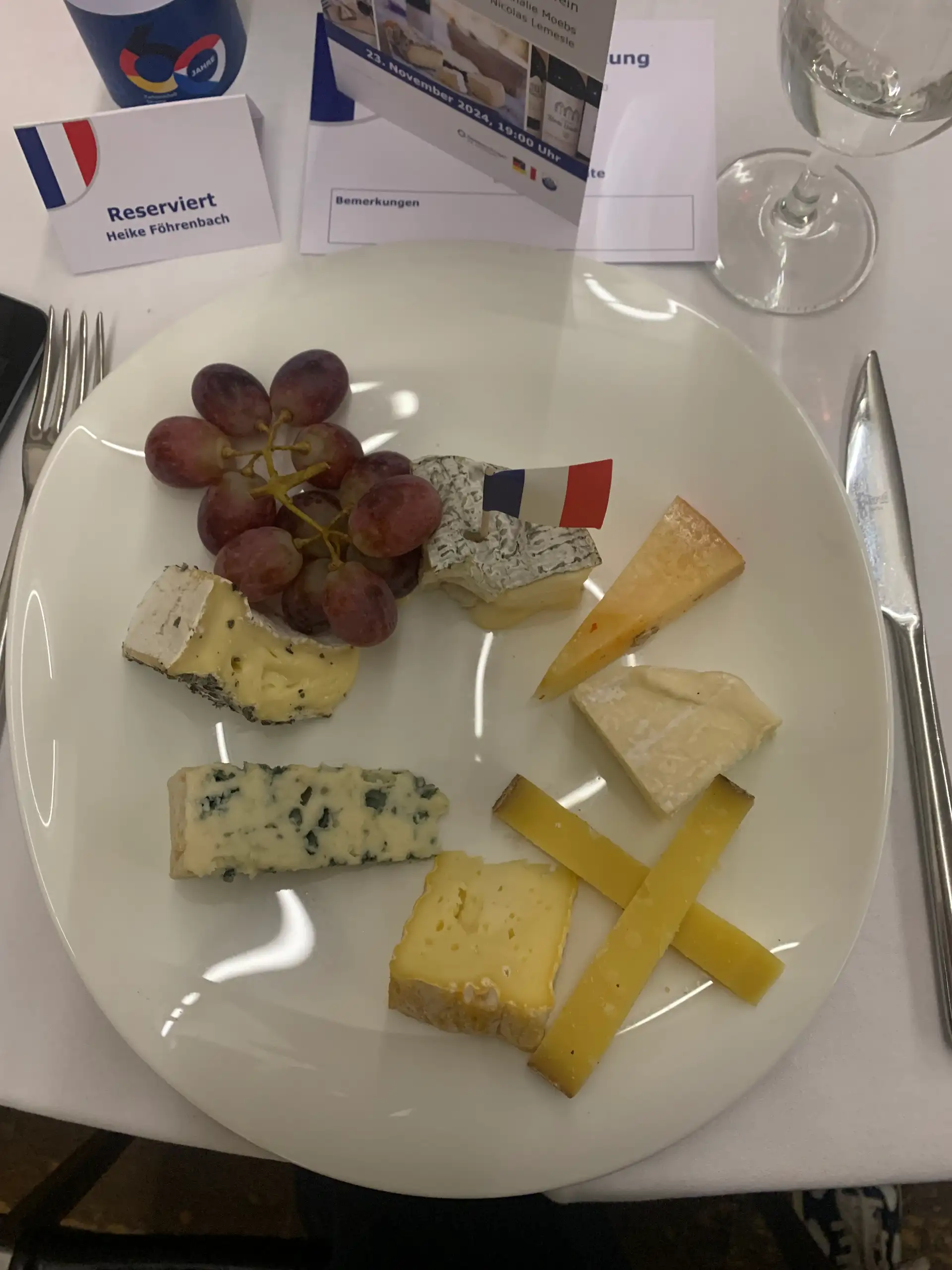 Käse & Wein Verkostung im Spiegelsaal: Ticket für 35 Euro
