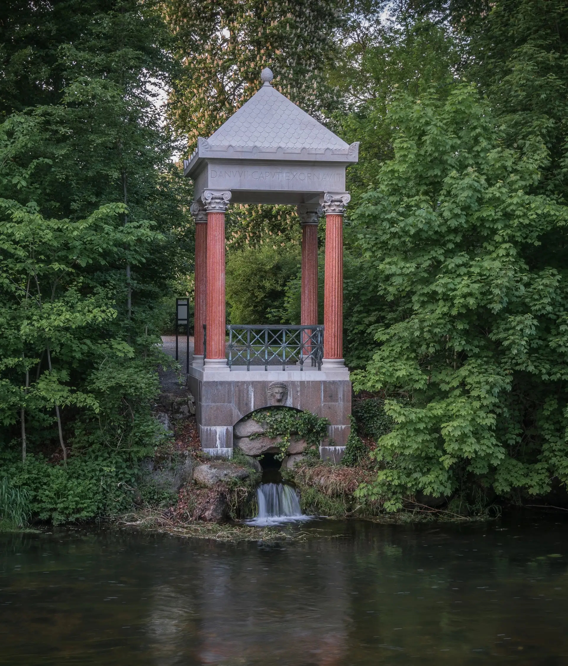 Donautempel in Donaueschingen im Sommer