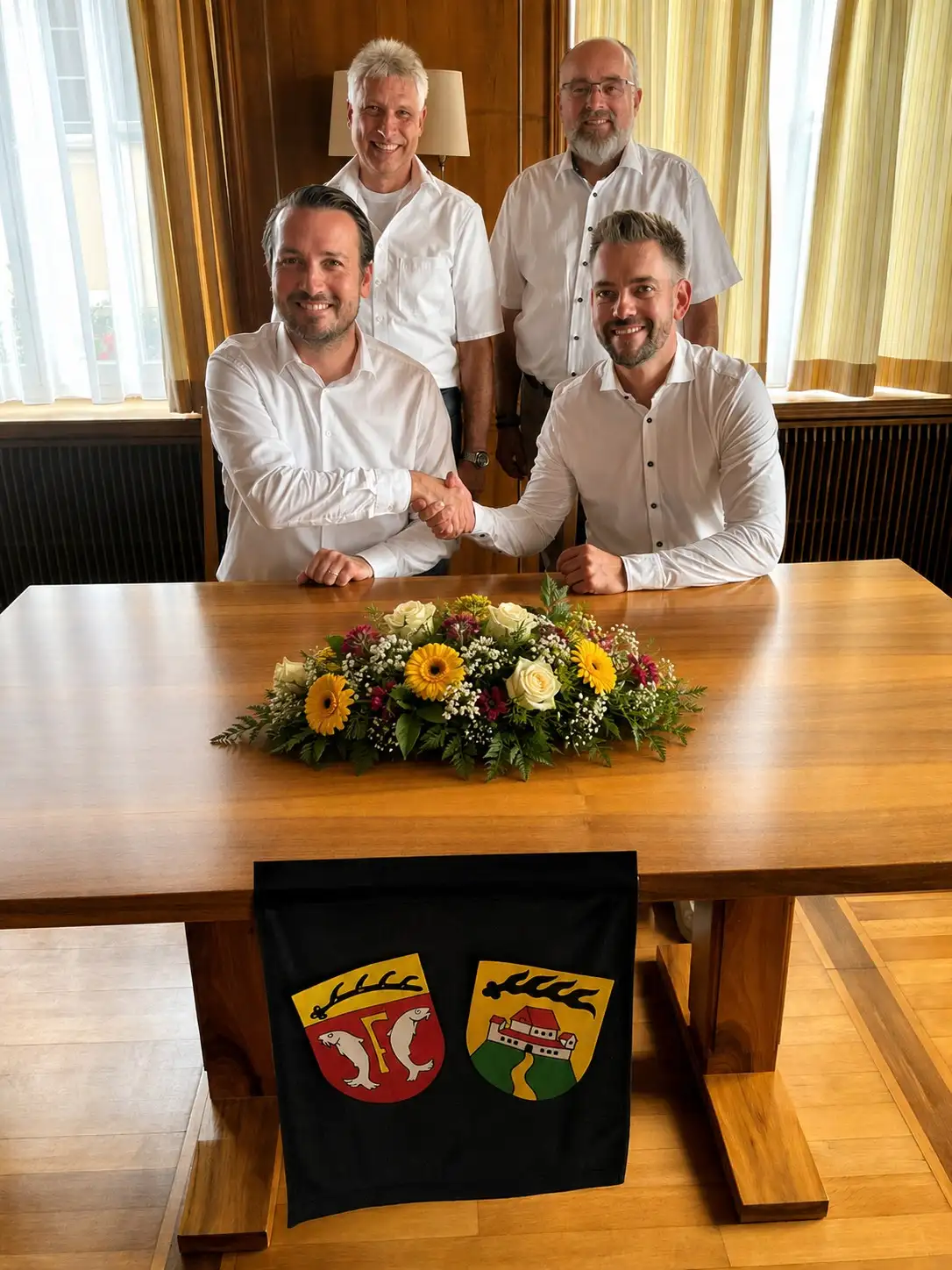 Freuen sich über die Gründung der Kooperationsgesellschaft: Freudenstadts Oberbürgermeister Adrian Sonder mit Altensteigs Bürgermeister Oliver Valha (vorne v.l.) sowie Günther Garbe, Technischer Werkleiter der Stadtwerke Altensteig, und Peter Günther, Geschäftsführer der Stadtwerke Freudenstadt (dahinter v.l.).
