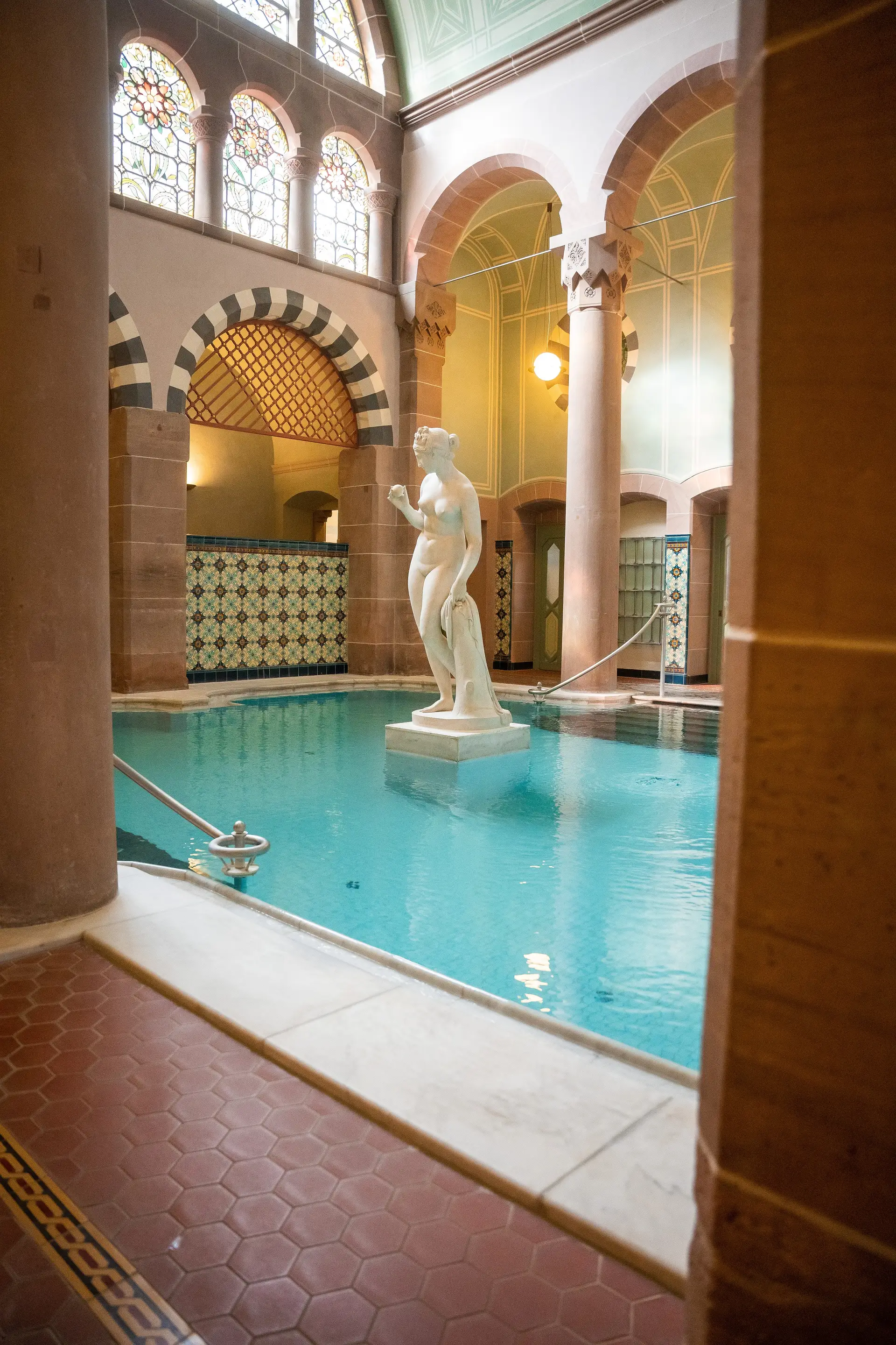 Bei den Führungen durch das Palais Thermal bekommen Einheimische und Gäste viele Informationen über den „Badepalast aus längst vergangenen Zeiten“.
