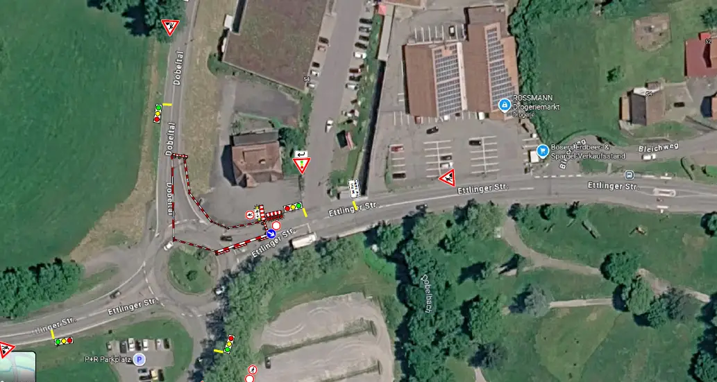 Bauarbeiten zum Breitbandausbau in der Ettlinger Straße direkt im Kreisverkehr; Zufahrt über mehrere Ampelanlagen