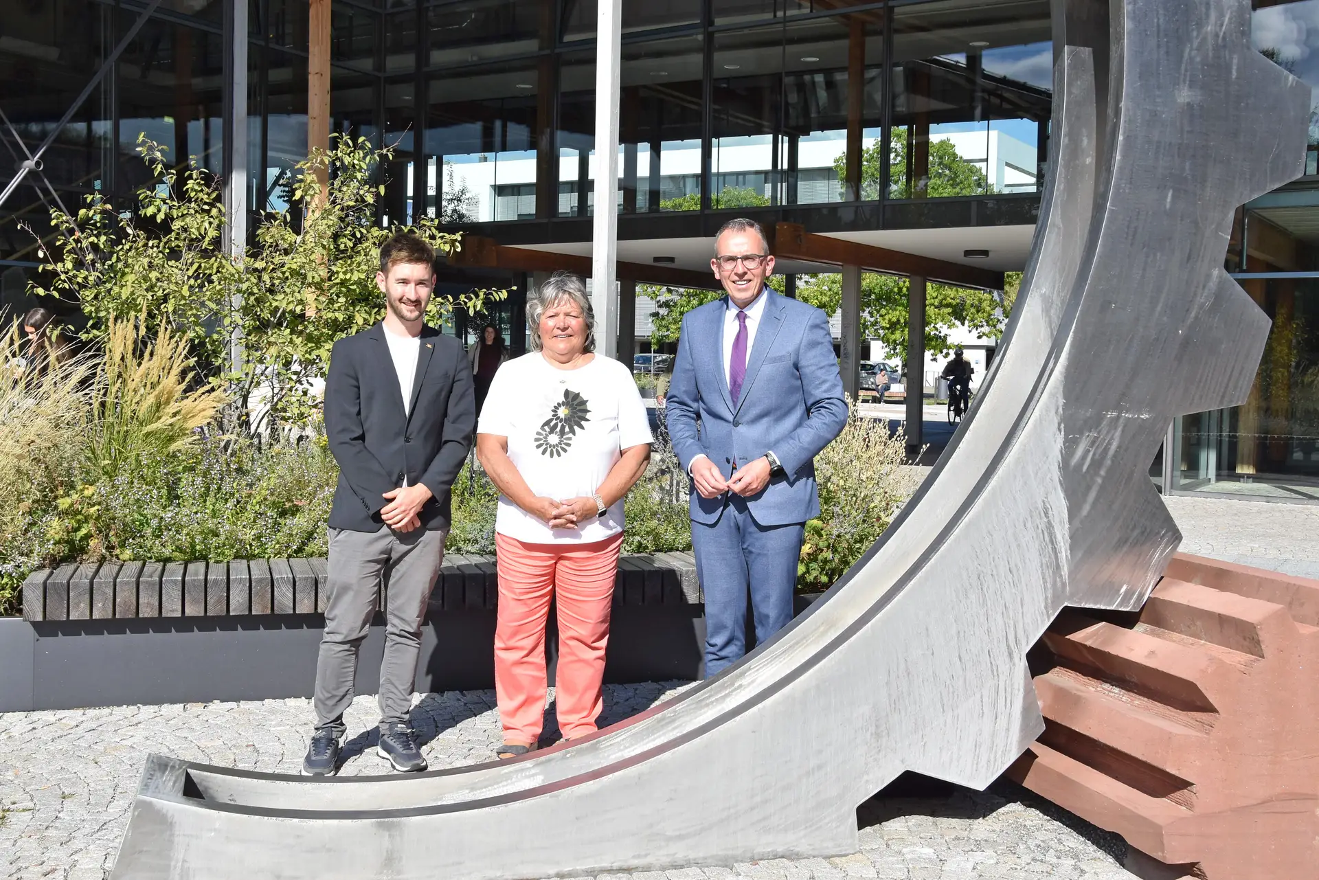 Landrat Sven Hinterseh tauschte sich mit den beiden Landtagsabgeordneten Martina Braun und Jens Metzger zu aktuellen Themen der Kommunal- und Landespolitik aus.