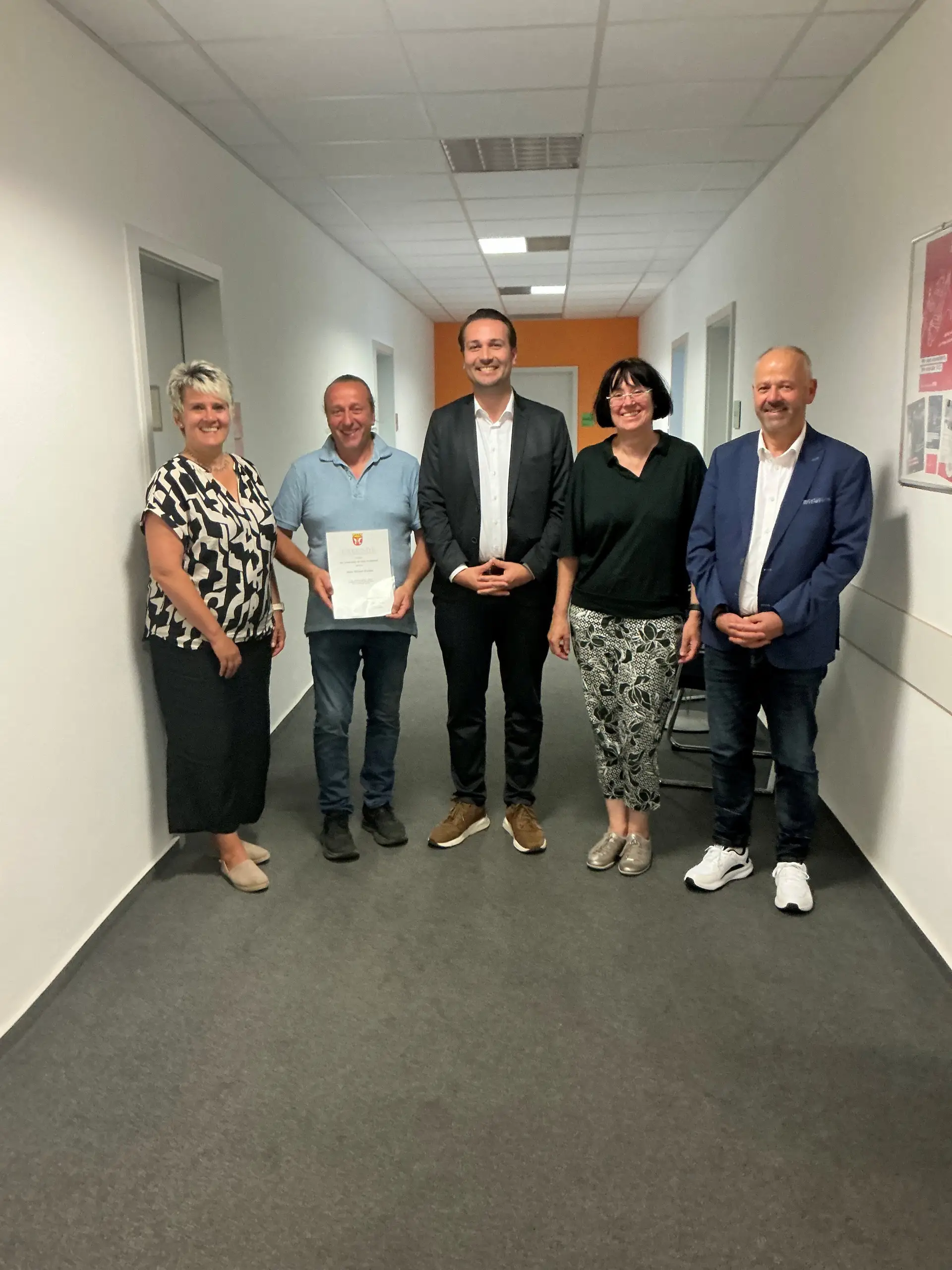 Freude über 40 Jahre im Dienst der Stadt Freudenstadt: Personalratsvorsitzende Kerstin Harzer, Jubilar Michael Wurster, Oberbürgermeister Adrian Sonder, Amtsleiterin Petra Weinbrecht und Bürgermeister Wolfgang Fahrner.