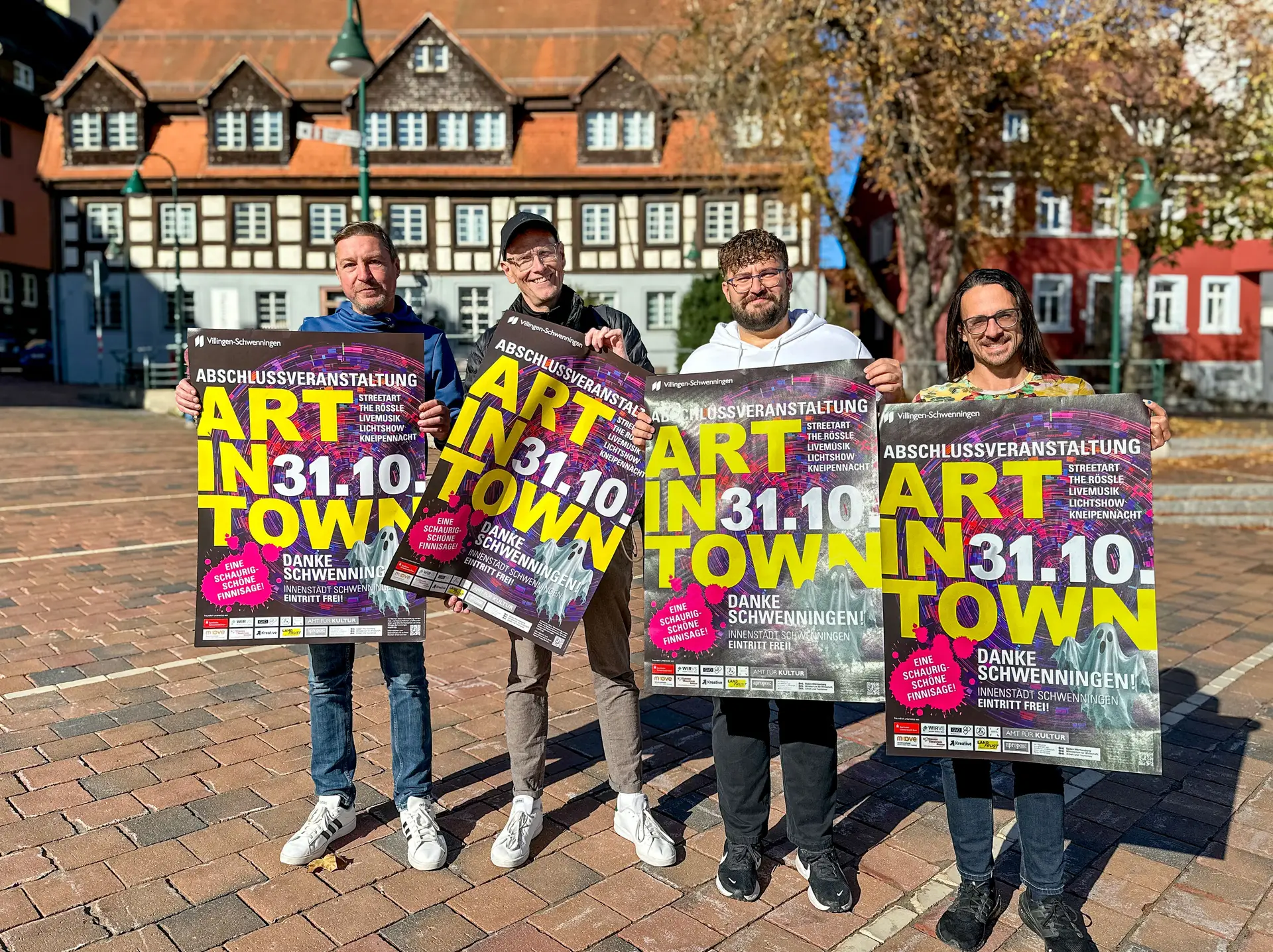 Die Beteiligten der Aktion „Art in Town“ auf dem Muslenplatz in Schwenningen sind voller Vorfreude (von links): Martin Benzing, Dirk Werner, Sebastian Fritz und Jens Ravari.
