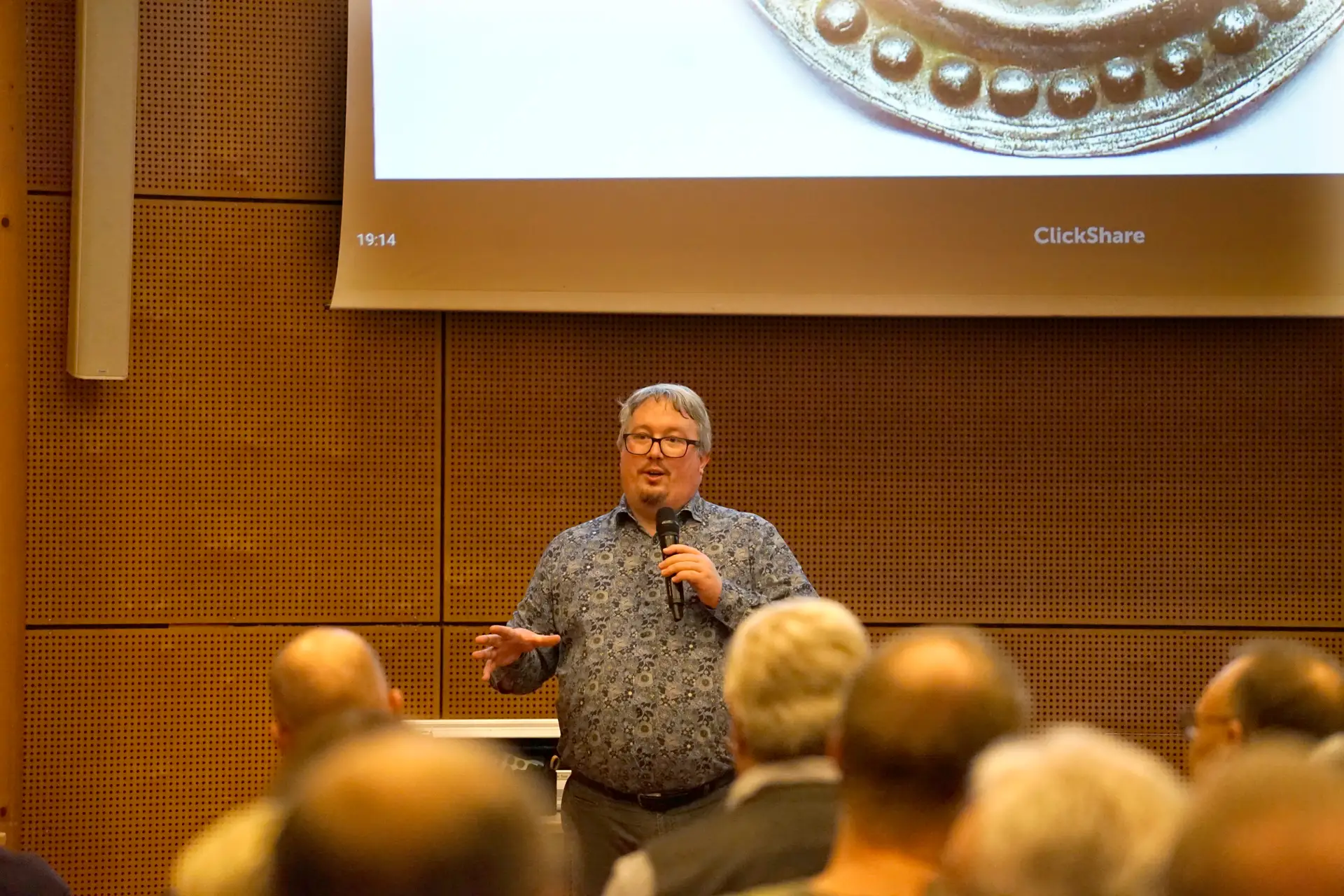 Michael Tassilo Wild beim Vortrag in der Bauernschule