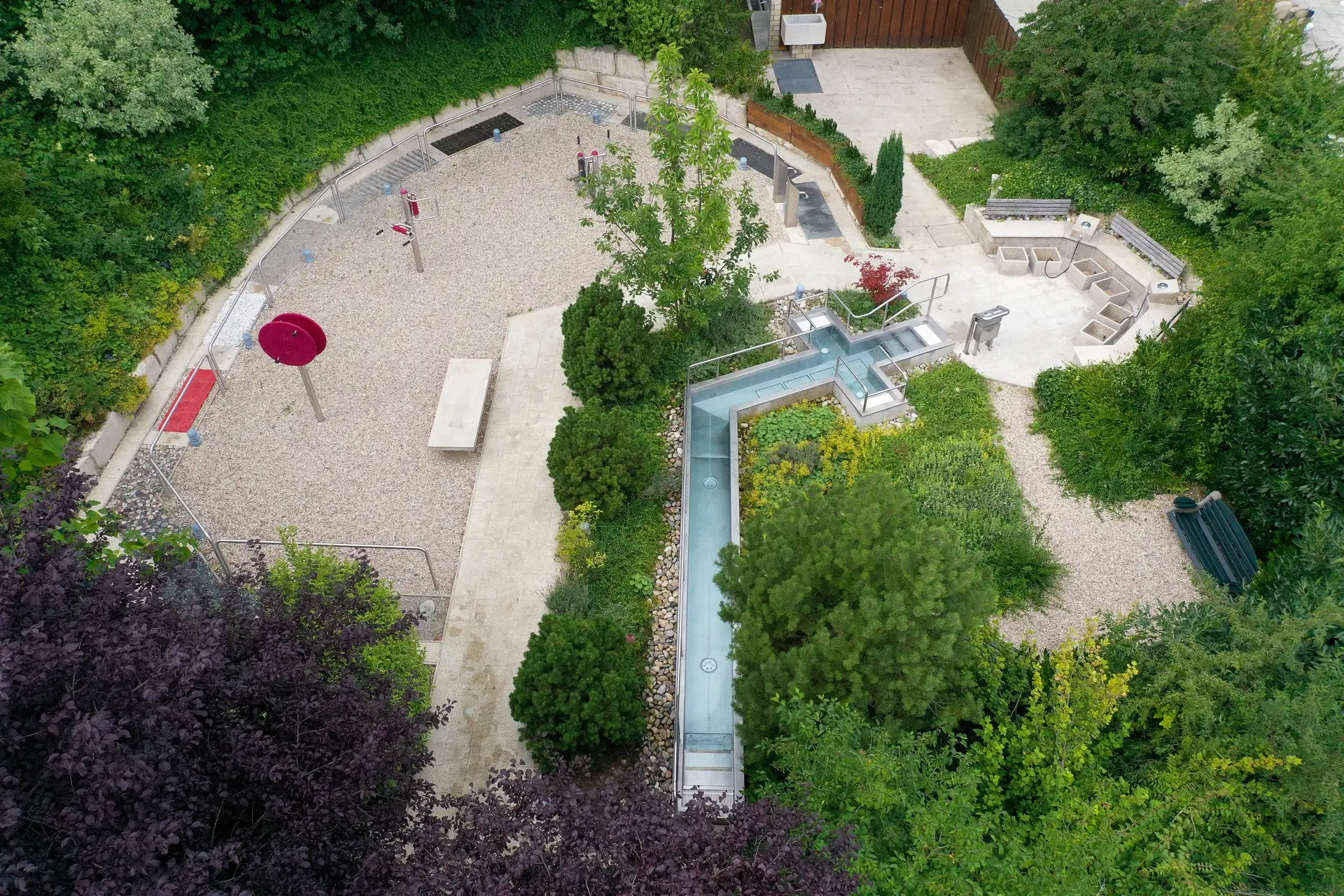 Das Kneipp-Tretbecken mit Sprudelfunktion in der Panorama Therme – bestens geeignet für die KneippZeit in Beuren.